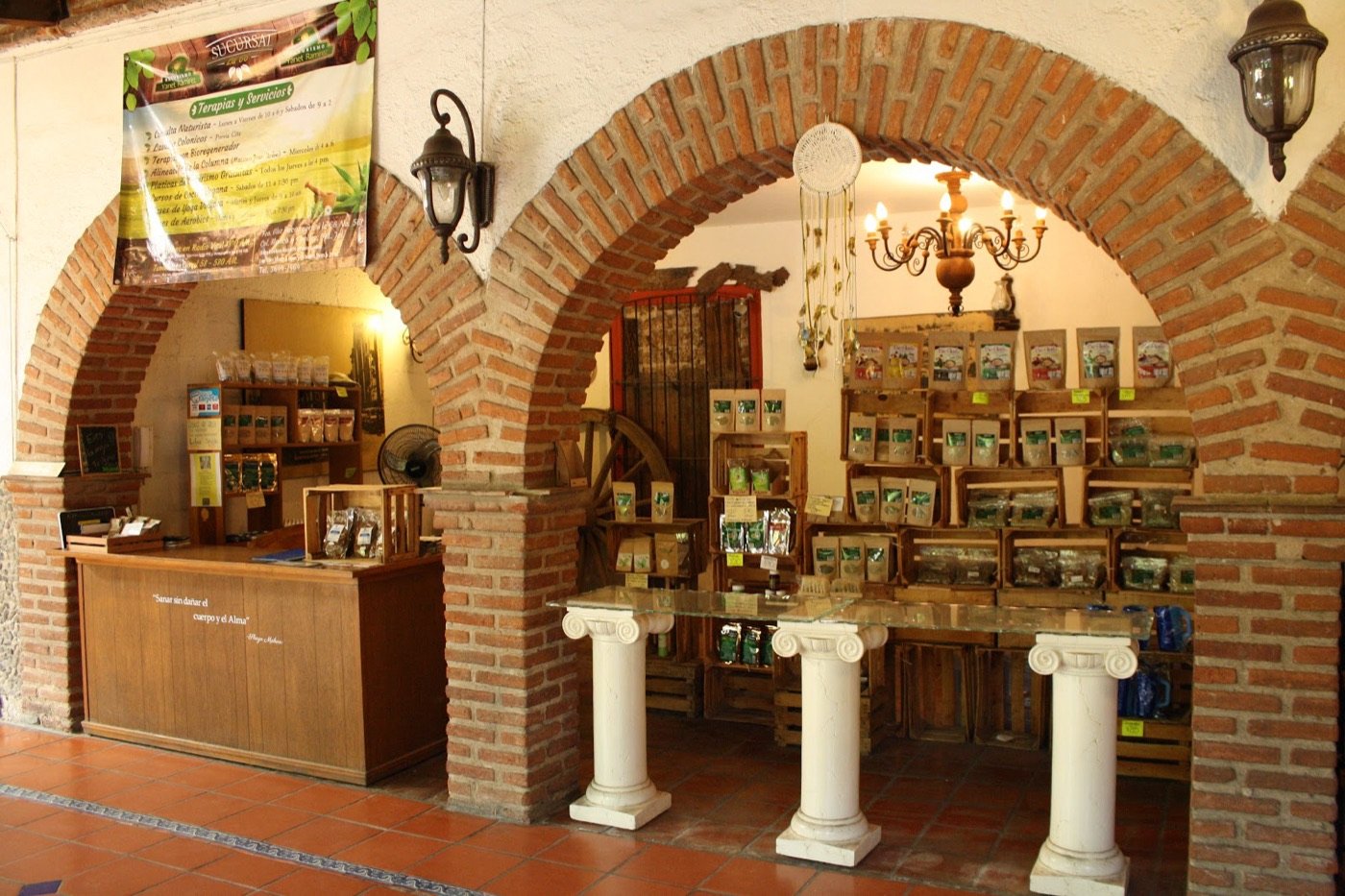 Tienda de la veterinaria bajo arcos de ladrillo